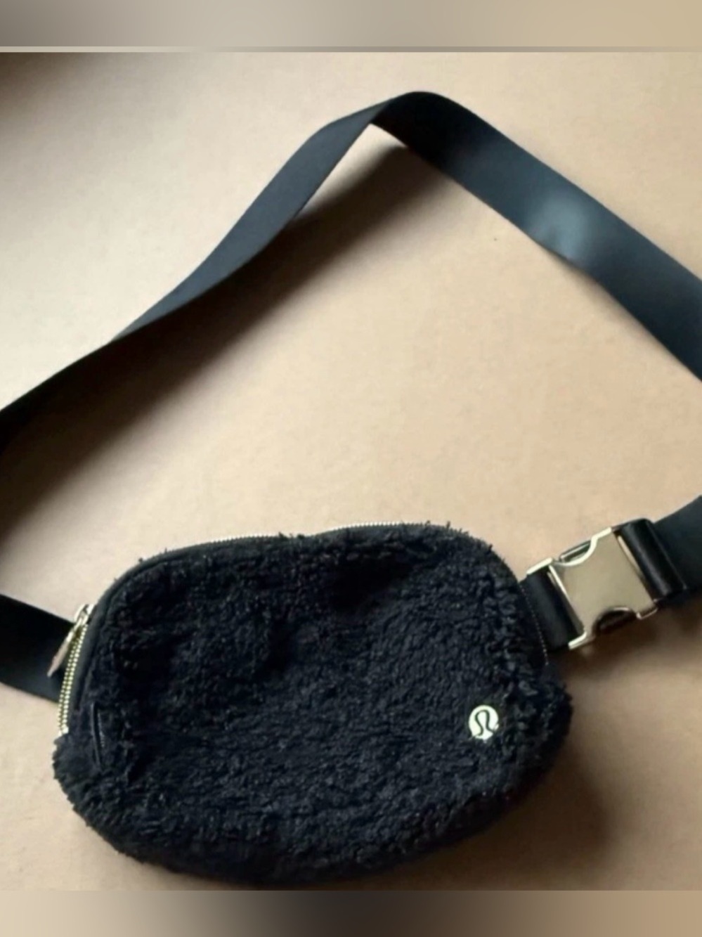 Lululemon Everywhere Belt Bag Fleece Black Gold Hardware Sherpa